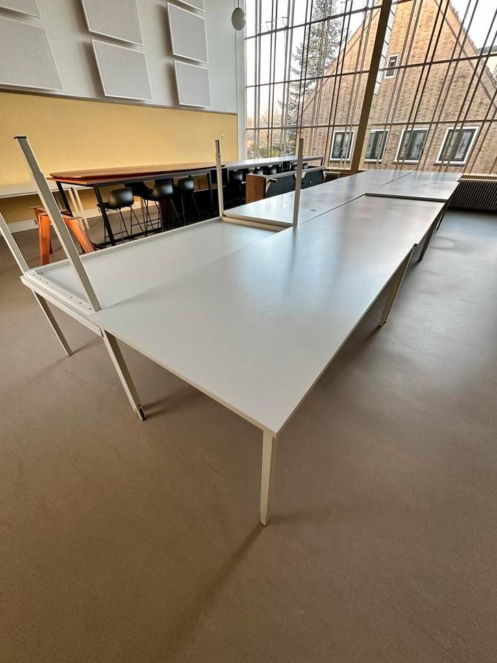 Gratis afhalen - 22 Bureaus - 200x100cm, Zakelijke goederen, Kantoor en Winkelinrichting | Kantoormeubilair en Inrichting, Bureau