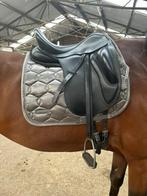 Anatomica Dressurzadel 18 inch zwart, Dieren en Toebehoren, Paarden en Pony's | Zadels, Ophalen of Verzenden, Zo goed als nieuw