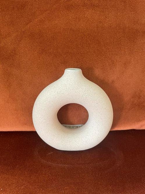 H&M Home keramiek ringvaasje 10 cm hoog Nieuw, Huis en Inrichting, Woonaccessoires | Vazen, Nieuw, Overige kleuren, Minder dan 50 cm