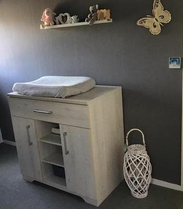 Commode & Ledikant - Babykamer compleet! beschikbaar voor biedingen