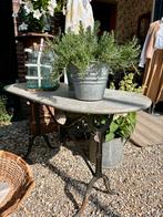Tuin tafel met stenen blad en smeedijzeren onderstel, Nieuw, De steeg, Il fienile, Rechthoekig