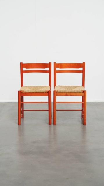 Set van 2 rode vintage houten stoelen uit de jaren ’70 beschikbaar voor biedingen
