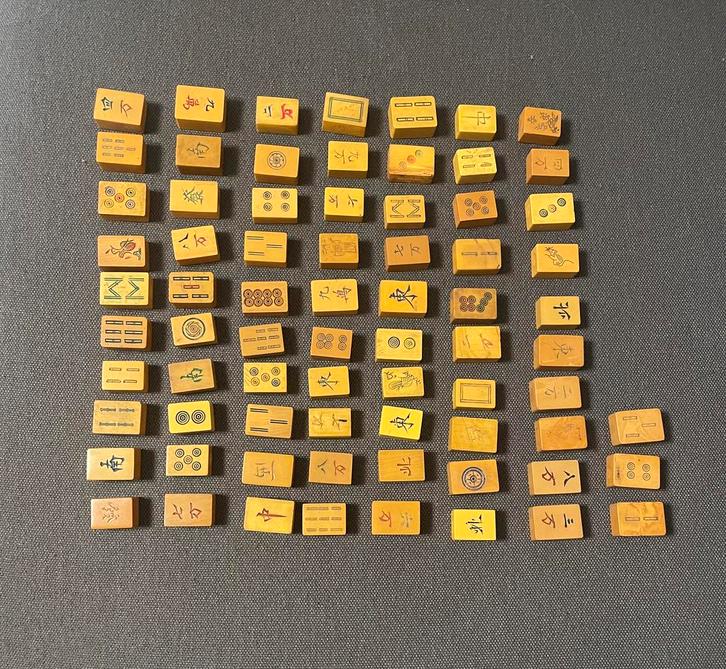 Mahjong.  Totaal 1,5 kilo, Hobby en Vrije tijd, Denksport en Puzzels, Zo goed als nieuw, 500 t/m 1500 stukjes, Ophalen of Verzenden