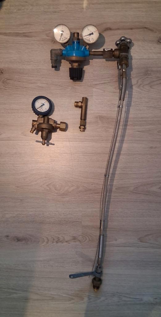 Te koop: o2 reduceer. Afsluiter wandsteun. Slang bullnose, Watersport en Boten, Duiken, Ophalen of Verzenden