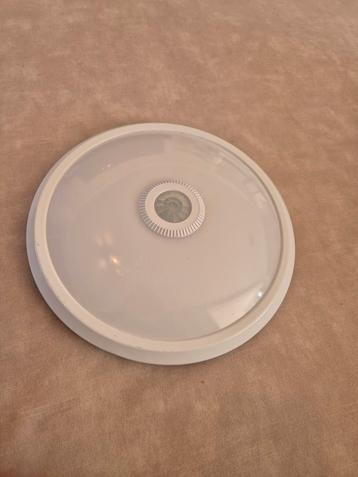 Plafonnière met sensor  beschikbaar voor biedingen