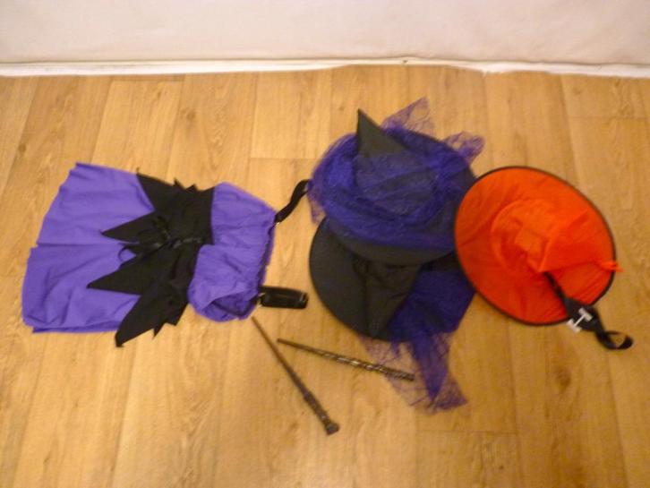 Leuk heksenjurkje (Mt. S), drie hoeden, twee 'toverstokken'!, Kleding | Dames, Carnavalskleding en Feestkleding, Zo goed als nieuw