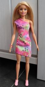Barbie pop met roze jurk, schoentjes en armband, Ophalen of Verzenden, Zo goed als nieuw, Barbie