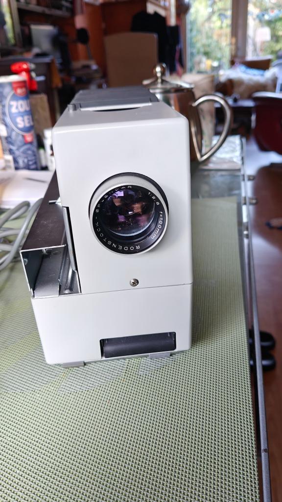 Braun diaprojector met veel lege diaraampjes, Audio, Tv en Foto, Diaprojectors, Gebruikt, Ophalen