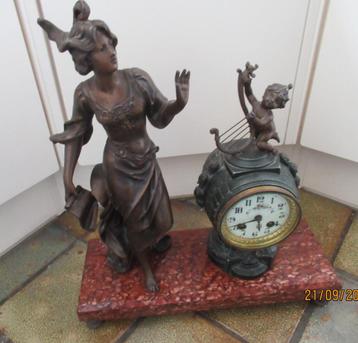 ANTIEKE FRANSE KLOK met FIGUREN _- MOREAU-S.C.A.P.H CLUSES beschikbaar voor biedingen