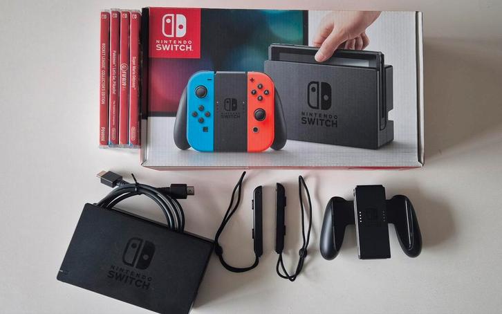 Nintendo Switch incl. 4 games en opberghoes, Spelcomputers en Games, Spelcomputers | Nintendo Switch, Zo goed als nieuw, Switch Original