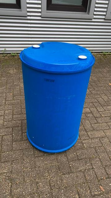 Plastic drum / vat 200 liter, HDPE, leeg, 2 openingen beschikbaar voor biedingen