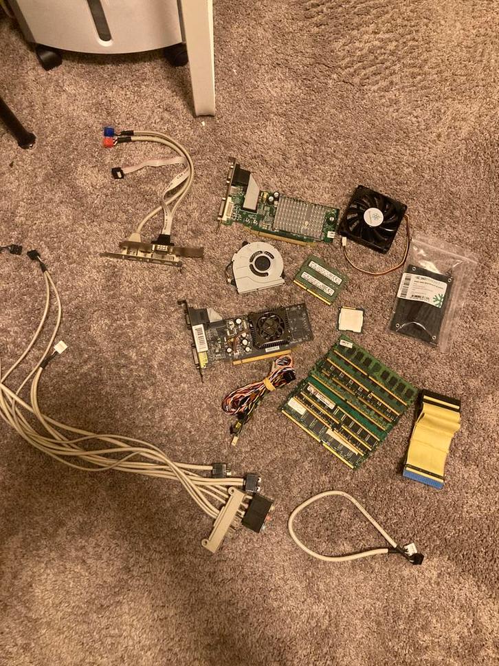 Computer onderdelen van alles wat, Hobby en Vrije tijd, Elektronica-componenten, Zo goed als nieuw, Ophalen of Verzenden