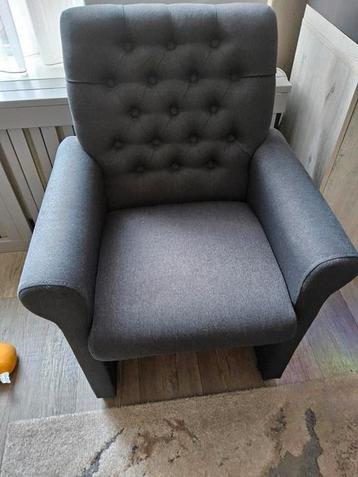 Grijze/blauwe Fauteuil - Nette Staat met wielen, nu 5 euro beschikbaar voor biedingen