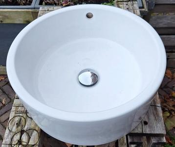 Mooie waskom beschikbaar voor biedingen