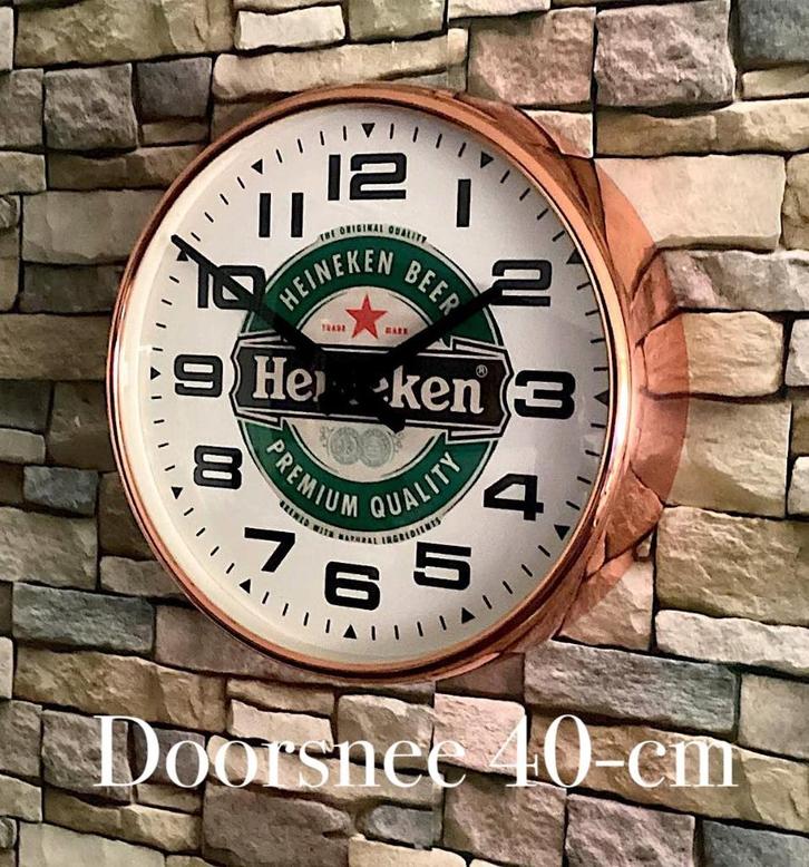 mancave cafe  rood koperen Heineken klok met bol glas ., Verzamelen, Biermerken, Zo goed als nieuw, Overige typen, Heineken, Ophalen of Verzenden