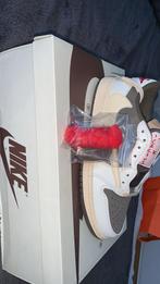 Nike Travis Scott Air Jordan 1 Low mocha’s, Ophalen of Verzenden, Nieuw, Wit, Sneakers of Gympen