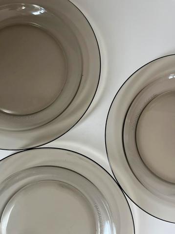 Vintage bordjes Arcoroc | rookglas beschikbaar voor biedingen