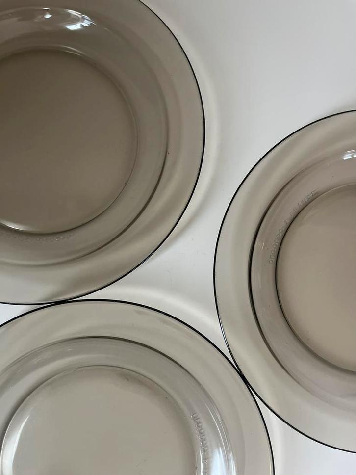 Vintage bordjes Arcoroc | rookglas, Huis en Inrichting, Keuken | Servies, Gebruikt, Bord(en), Overige stijlen, Glas, Ophalen of Verzenden