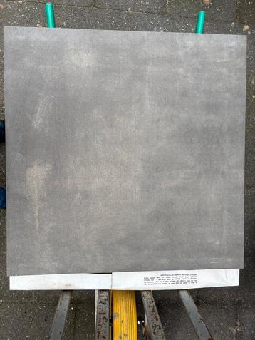 Grijze terrastegels 80x80x3cm  beschikbaar voor biedingen