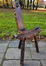 Spaanse brutalist driepoot stoel., Huis en Inrichting, Stoelen, Ophalen, Gebruikt, Bruin, Eén