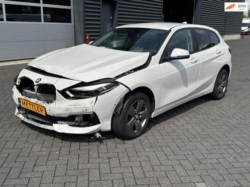 BMW 1-serie 118i , Navi, Camera, Stoelverwarming, Auto diversen, Schadeauto's, Automaat, Benzine, Hatchback, Wit