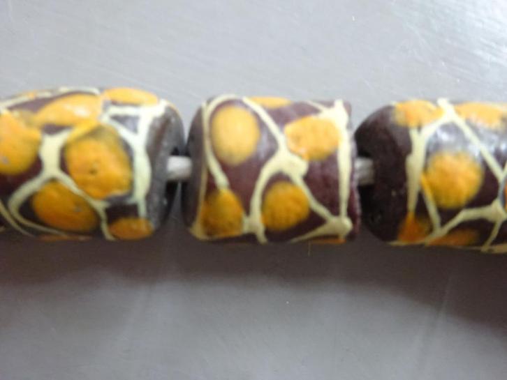 Twee strengen Ashanti kralen uit Ghana, Hobby en Vrije tijd, Kralen en Sieraden maken, Zo goed als nieuw, Kraal, Ophalen of Verzenden