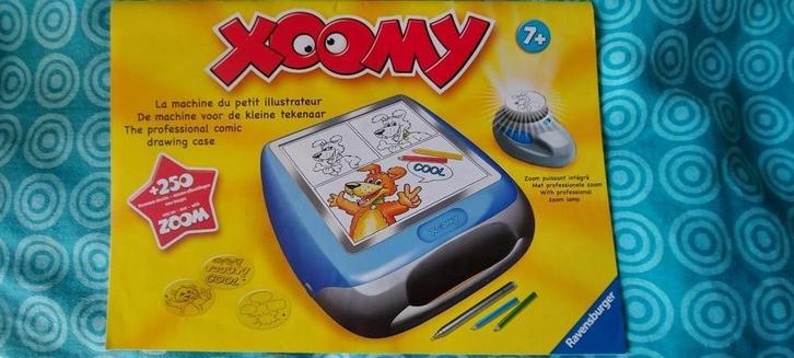 Te koop: Xoomy tekenmachine, incl. doos, Hobby en Vrije tijd, Tekenen, Gebruikt, Overige typen, Ophalen of Verzenden