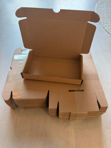 100 x brievenbus verzenddoos A6 NIEUW 185 x 155 x 28 mm beschikbaar voor biedingen