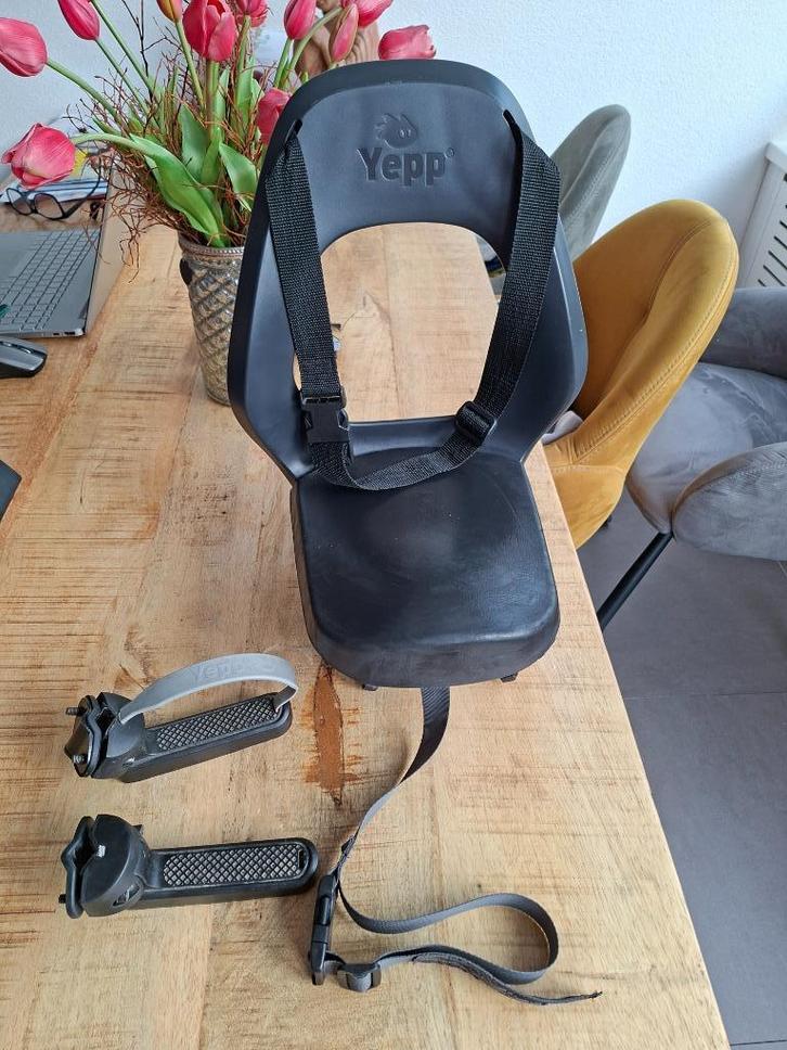 Yepp junior achterzitje, Fietsen en Brommers, Fietsaccessoires | Fietsstoeltjes, Gebruikt, Achterzitje, 22 t/m 36 kg, Voetsteuntjes