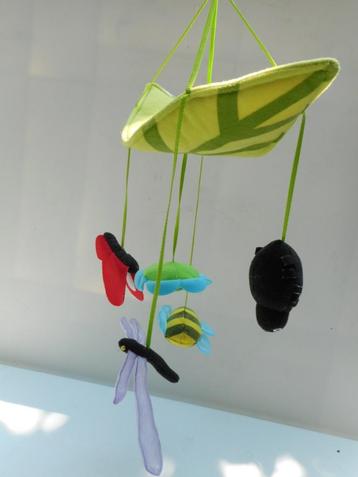 Mobiel baby kind . Van stof. Katoen en vilt. Thema: insecten beschikbaar voor biedingen