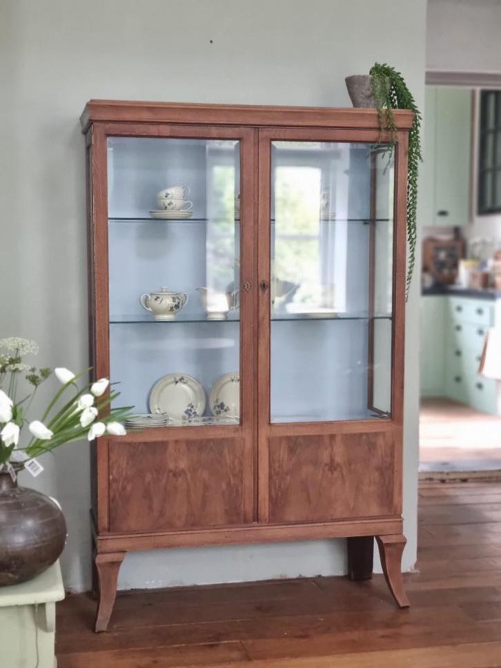 Antieke vitrinekast met glas 19e eeuw kalkverf binnenkant, Huis en Inrichting, Kasten | Vitrinekasten, Gebruikt, 150 tot 200 cm