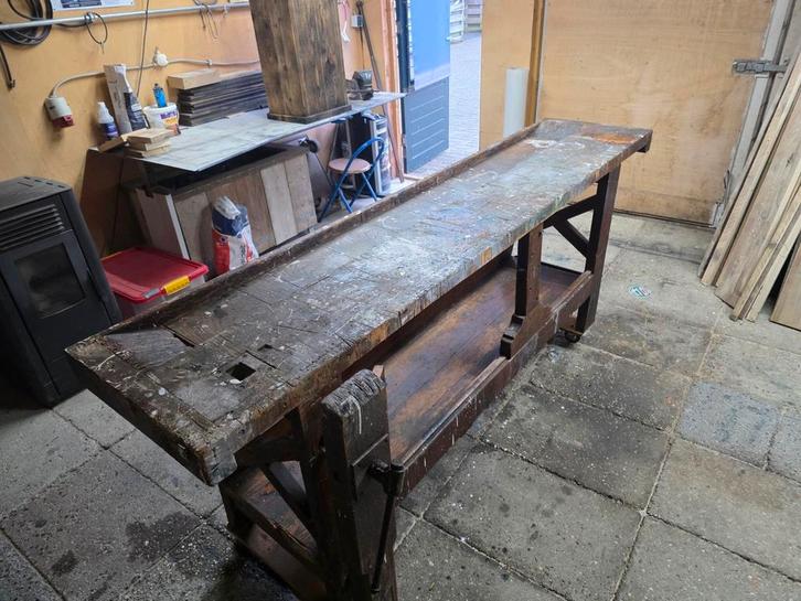 Oude Houten Werkbank/ Sidetable met werkende bankschroef, Doe-het-zelf en Verbouw, Werkbanken, Gebruikt, Bankschroef, Ophalen