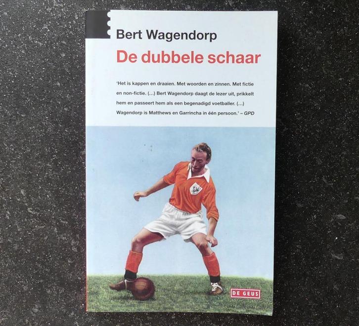 Bert Wagendorp - De dubbele schaar boek sport, Boeken, Sportboeken, Gelezen, Balsport, Ophalen of Verzenden