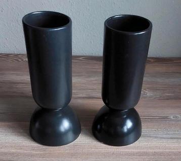 2 VAZEN zwart 🙂 beschikbaar voor biedingen