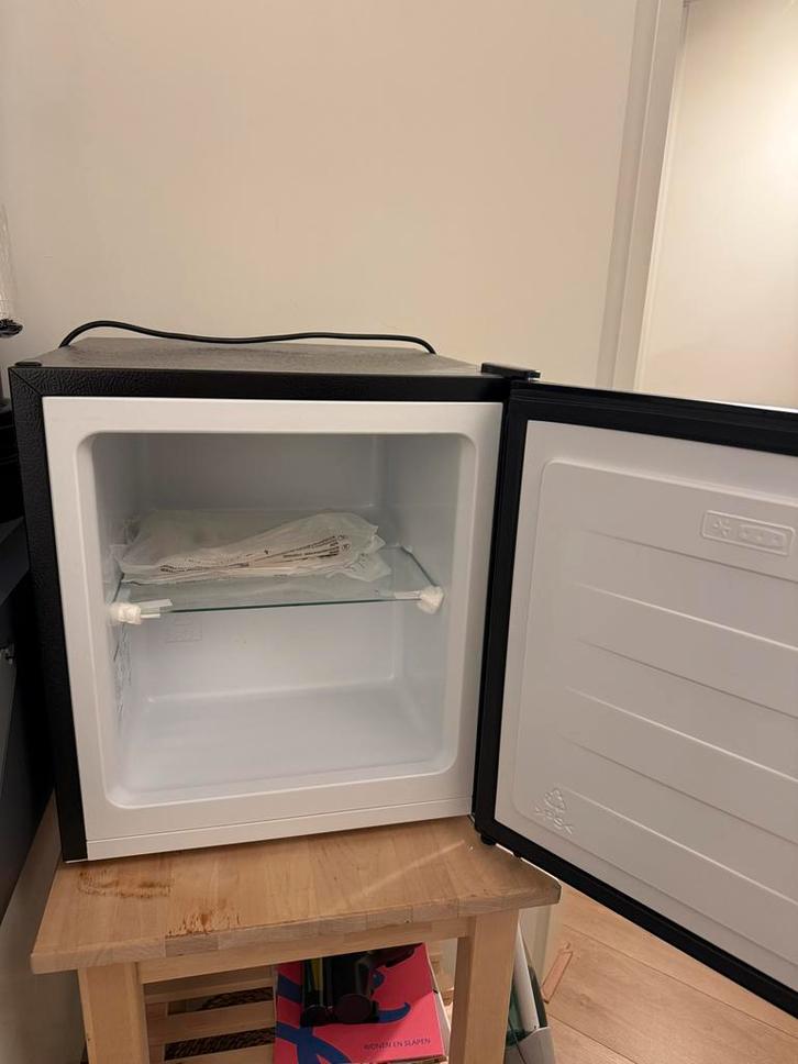 mini vriezer, Witgoed en Apparatuur, Koelkasten en IJskasten, Zo goed als nieuw, Met aparte vriezer, Minder dan 75 liter, Minder dan 85 cm