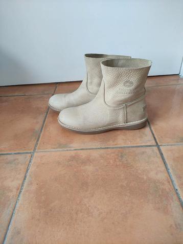 Shabbies laarzen, Beige van kleur,maat 39. beschikbaar voor biedingen