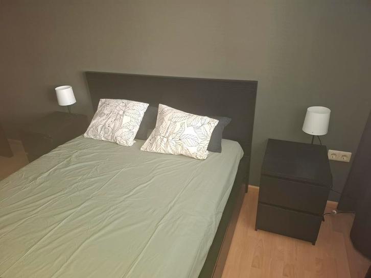 Zwartbruin Malm bed 140x200 + nachtkastjes, Huis en Inrichting, Slaapkamer | Bedden, Zo goed als nieuw, Tweepersoons, 140 cm, 200 cm