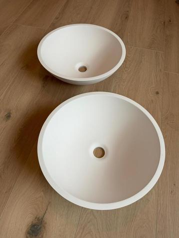 Polystone mat witte waskommen 2 stuks beschikbaar voor biedingen