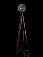Echt antieke brandweer zoeklamp met antiek statief landmeter, Ophalen of Verzenden