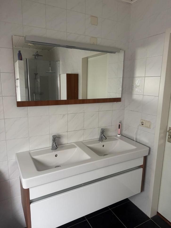 Badkamer meubel Villeroy en Boch+spiegel+kast+kranen H-grohe, Huis en Inrichting, Badkamer | Badkamermeubels, Zo goed als nieuw