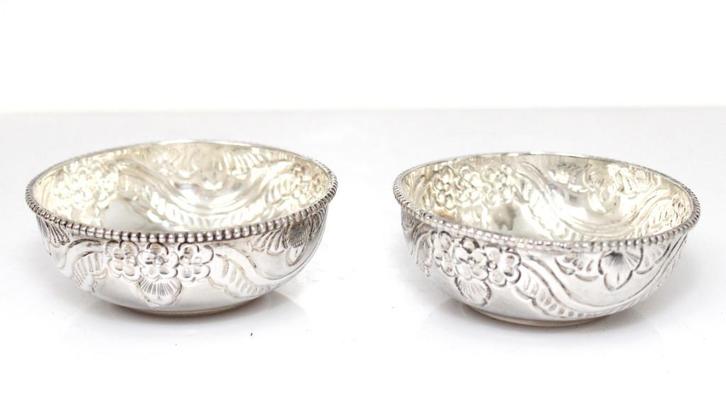 2 Prachtige Antieke Sterling Zilver Repousse Schaaltjes, Antiek en Kunst, Antiek | Goud en Zilver, Zilver, Verzenden