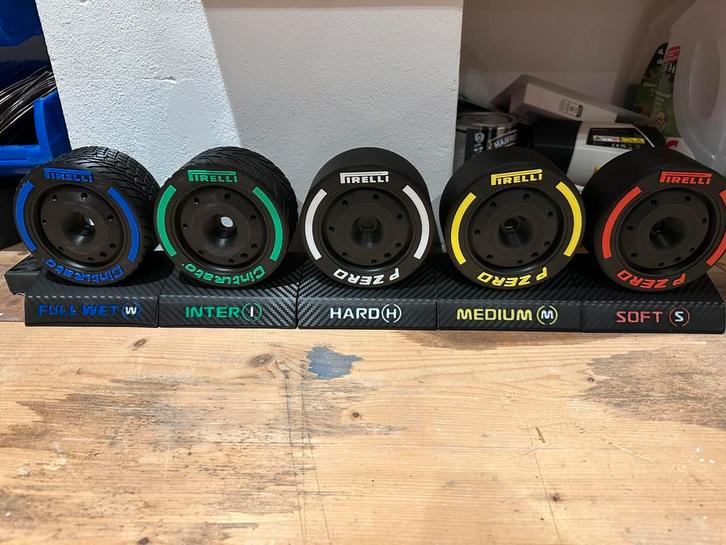 Formule 1 Miniatuur banden, Verzamelen, Automerken, Motoren en Formule 1, Nieuw, Formule 1, Ophalen