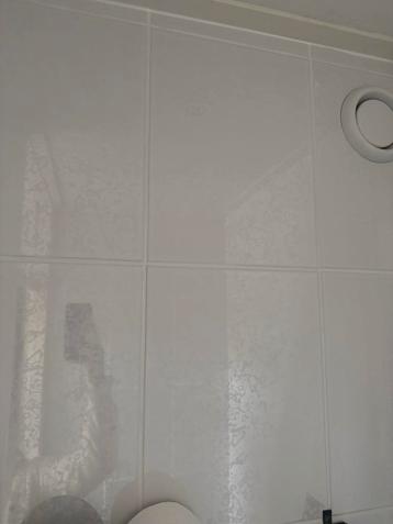Witte wandtegel +/- 10m2 beschikbaar voor biedingen