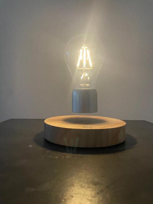 Zwevende lamp Flyte dmv magnetisme, Huis en Inrichting, Lampen | Tafellampen, Gebruikt, Minder dan 50 cm, Metaal, Ophalen of Verzenden