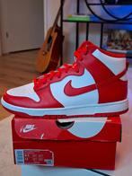 Nike Dunk High "University Red" Maat 43, Kleding | Heren, Schoenen, Wit, Nike, Nieuw, Ophalen of Verzenden