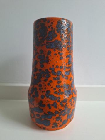 Vintage hoge vaas Oranje glazuur met blauwe vlekken beschikbaar voor biedingen