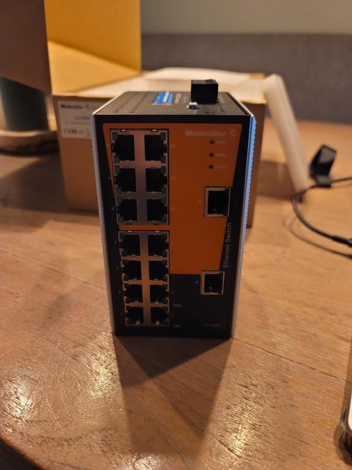 netwerk - switch, Computers en Software, Netwerk switches, Nieuw, Ophalen of Verzenden