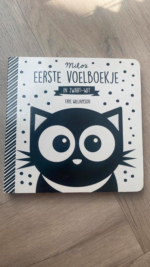 Faye Williamson - Milo's eerste voelboekje in zwartwit, Boeken, Kinderboeken | Baby's en Peuters, Zo goed als nieuw, Uitklap-, Voel- of Ontdekboek