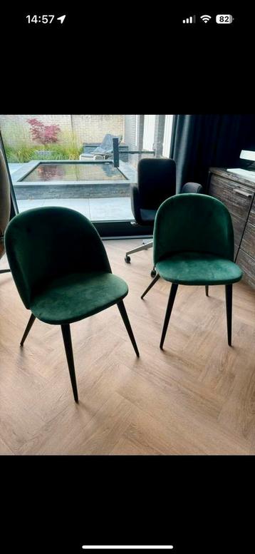 Stoelen beschikbaar voor biedingen