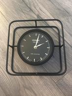 Mooie klok op batterijen, Huis en Inrichting, Woonaccessoires | Klokken, Ophalen of Verzenden, Gebruikt, Analoog, Wekker of Tafelklok